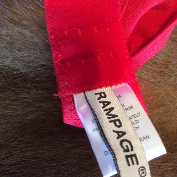 Red bra - Picture 4 of 4